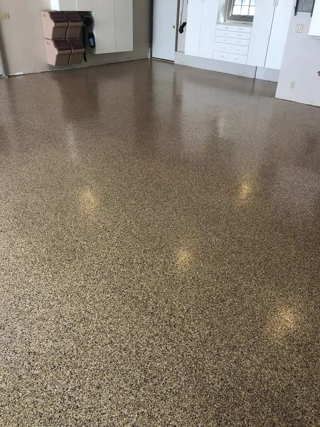Epoxy floor photo showing decorative flake