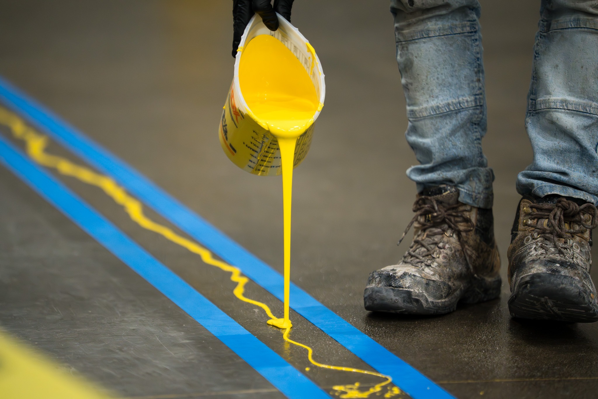 Pouring line stripping paint